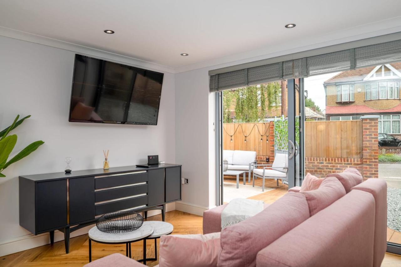 Guestready - Unique Home Near Wimbledon With Gorgeous Deck And Parking Лондон Екстер'єр фото