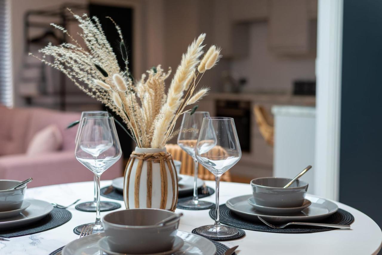 Guestready - Unique Home Near Wimbledon With Gorgeous Deck And Parking Лондон Екстер'єр фото
