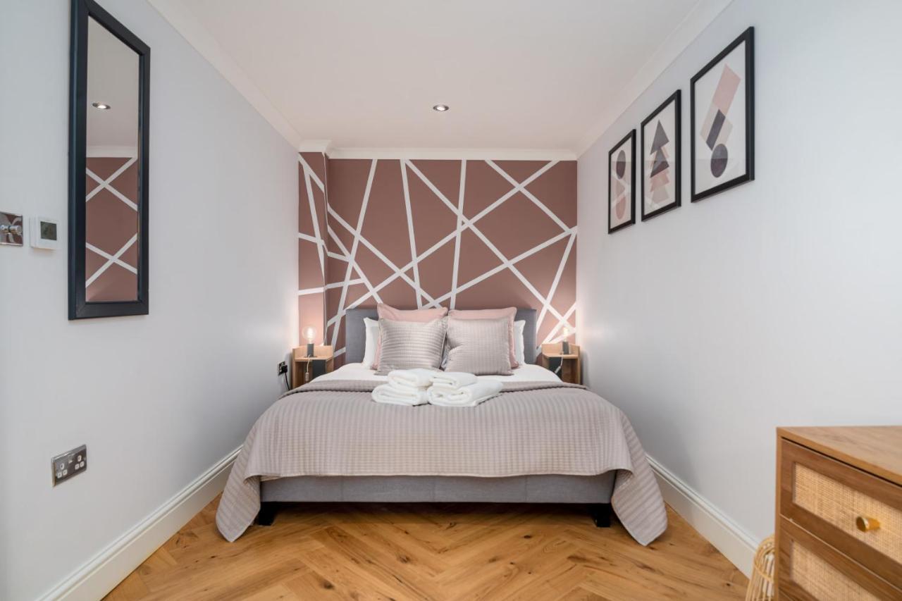 Guestready - Unique Home Near Wimbledon With Gorgeous Deck And Parking Лондон Екстер'єр фото